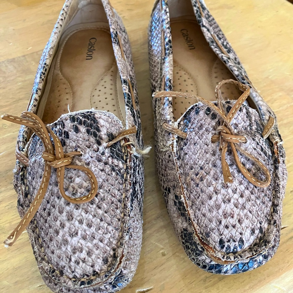 Comfy, spring/summer ,soft snakeskin driving moc. Great condition